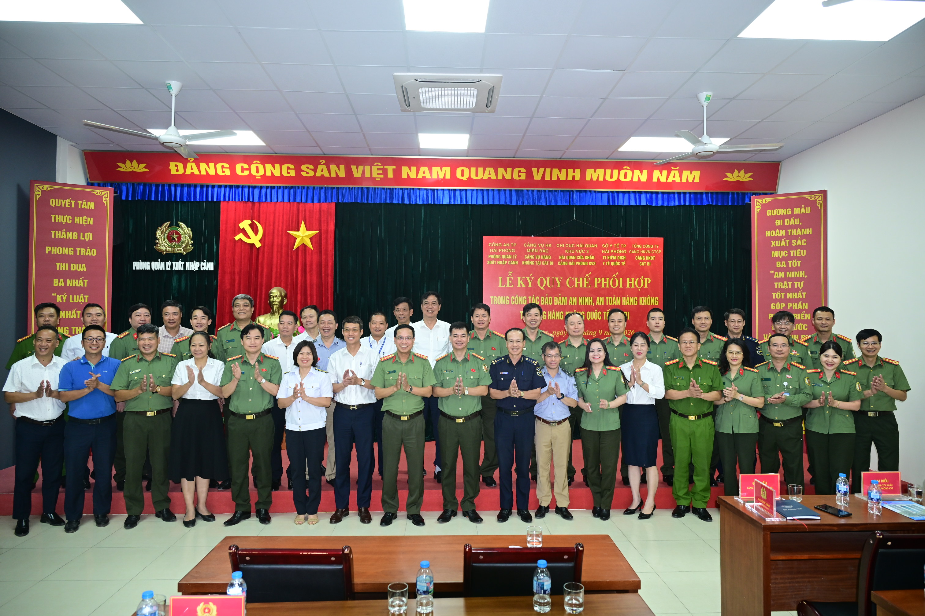 Phòng Quản lý xuất nhập cảnh: Ký kết quy chế phối hợp, hướng tới nâng cao năng lực Cảng HKQT Cát Bi bảo đảm an ninh, thông minh, thân thiện trong tình hình mới